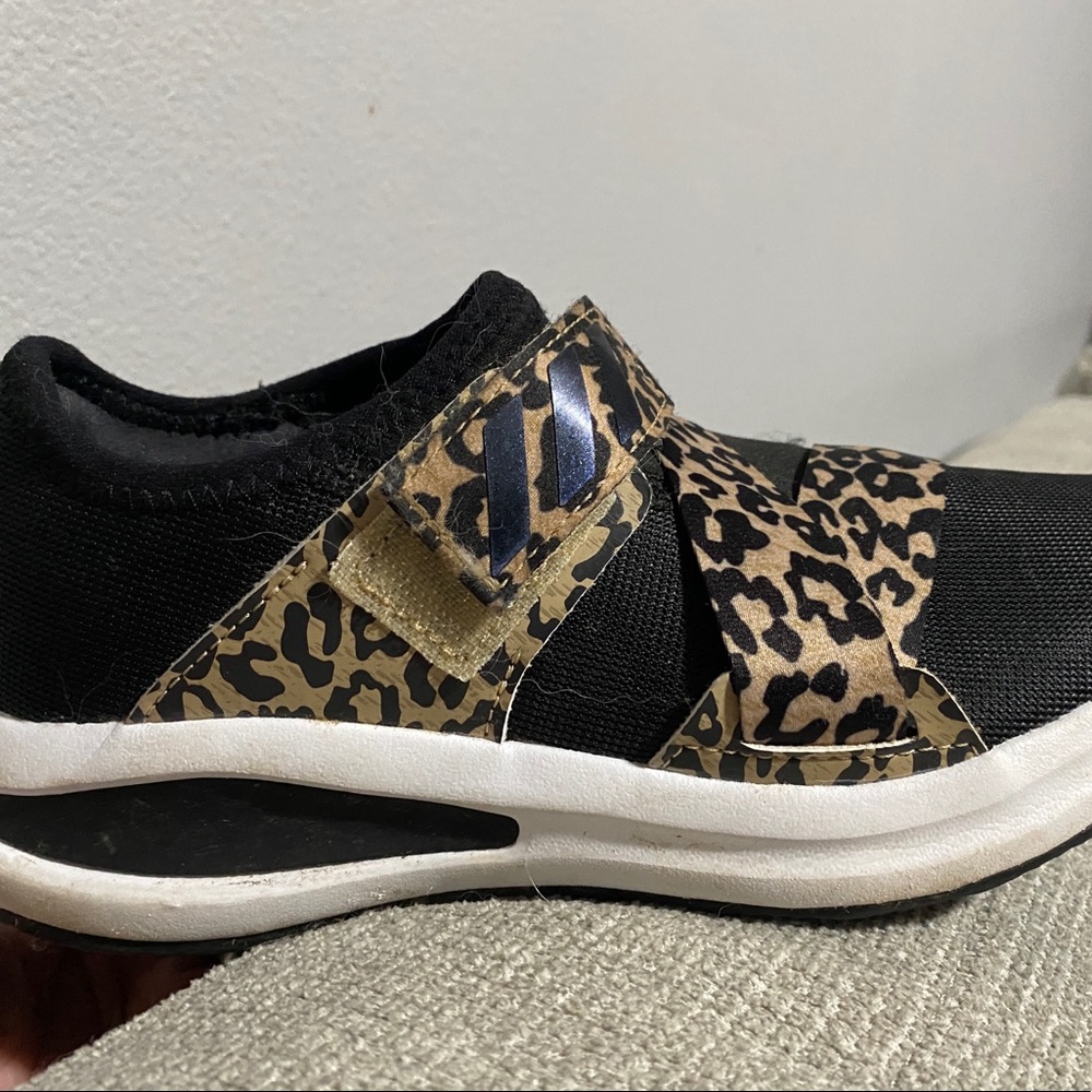Girls Adidas 2.5